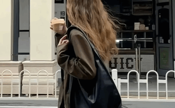 SHARE : IPhone17 景深壁纸 | 美女壁纸